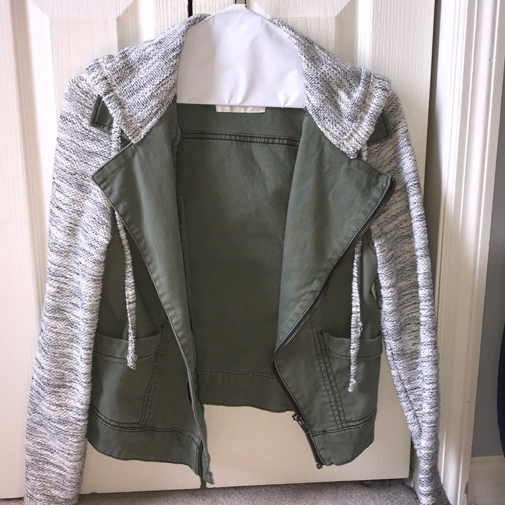 Stylish army green jacket